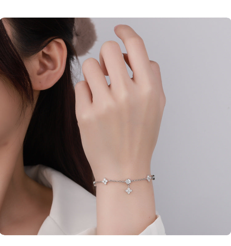 Cross-border hot selling S925Silver Platinum Plated Moissanite Four-Leaf Clover Bracelet Gift High-End Exquisite Light Luxury Style Wholesale