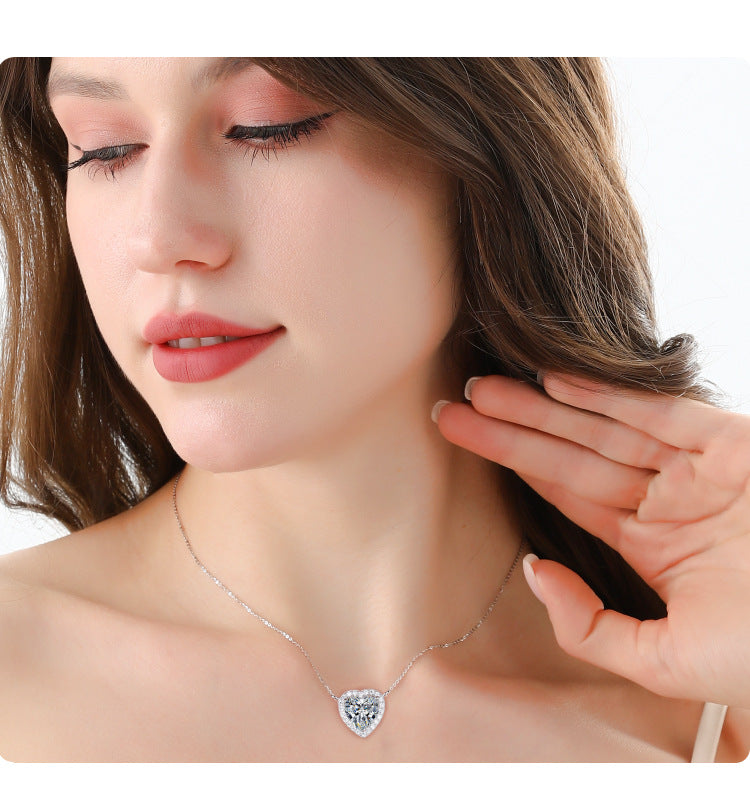 Cross-border hot S925Sterling Silver Heart Pendant Moissanite Heart Necklace for Women High-end Collarbone Chain Factory Wholesale