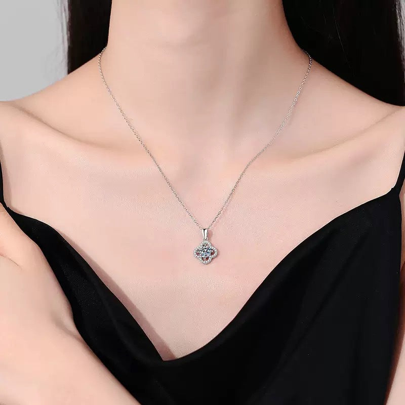 S925Pure Silver Moissanite Flower Necklace Four-Leaf Clover Pendant Light Luxury High-End Moissanite Collarbone Chain Factory Wholesale