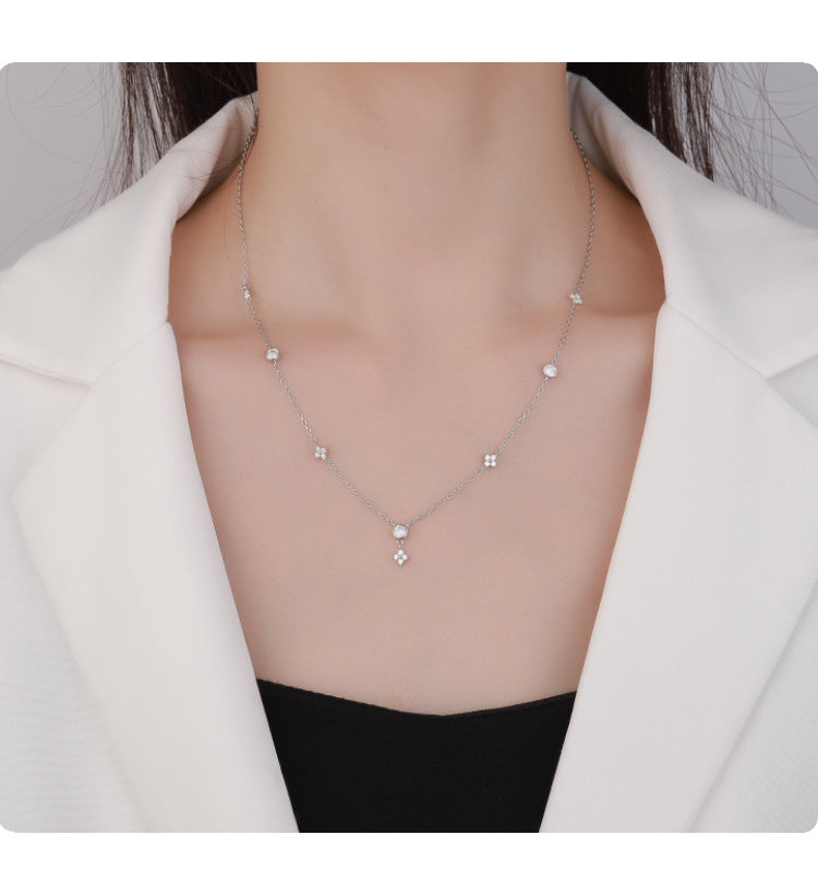 Cross-border hot S925Sterling Silver Four-Leaf Clover Women's Necklace Moissanite Diamond Pendant Light Luxury Minimalist Style Internet Celebrity Collarbone Chain