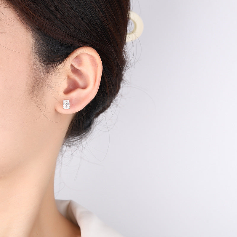 Cross-border hot selling S925Sterling Silver Earrings for Women Simple Elegant Earrings Irregular Moissanite Cut Moissanite Stud Earrings