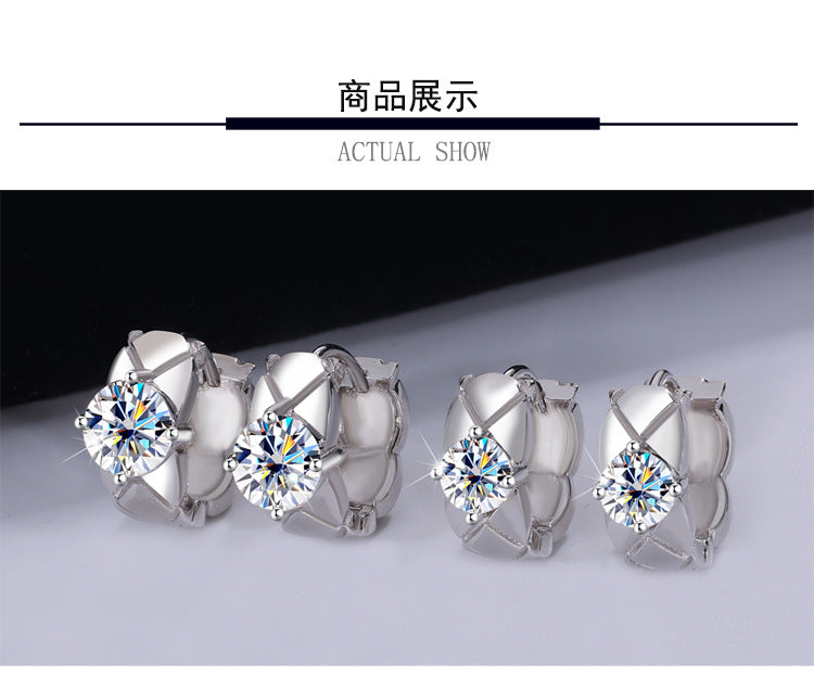 S925Sterling Silver Moissanite Diamond Pattern Small Chanel Style Earrings Fashion High-end Moissanite Diamond Jewelry Four-prong Stud Earrings Wholesale
