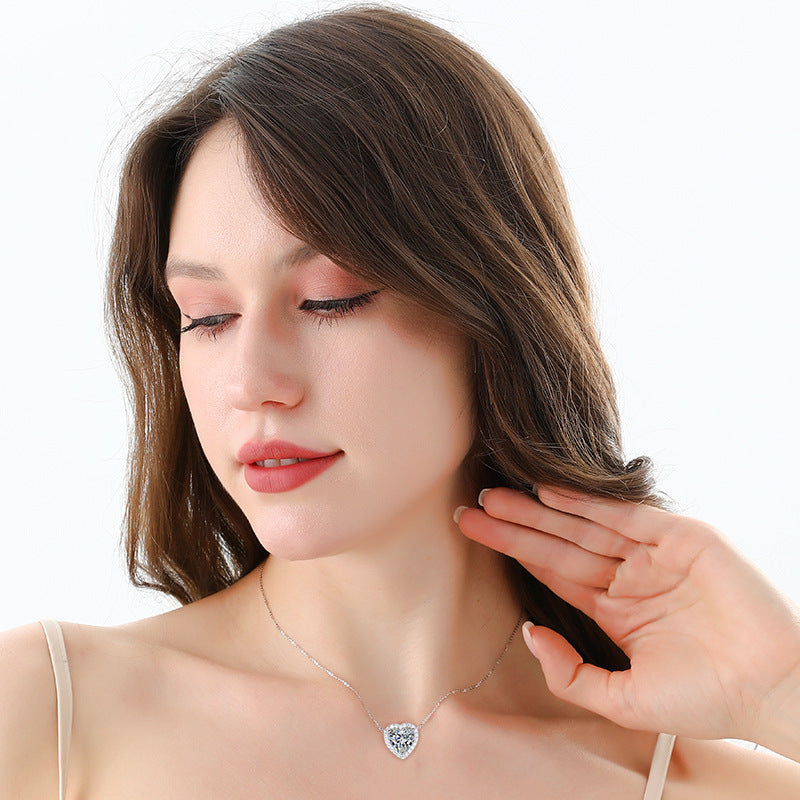 Cross-border hot S925Sterling Silver Heart Pendant Moissanite Heart Necklace for Women High-end Collarbone Chain Factory Wholesale