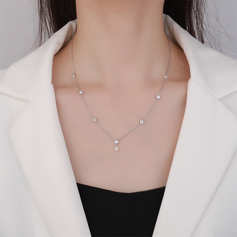 Cross-border hot S925Sterling Silver Four-Leaf Clover Women's Necklace Moissanite Diamond Pendant Light Luxury Minimalist Style Internet Celebrity Collarbone Chain