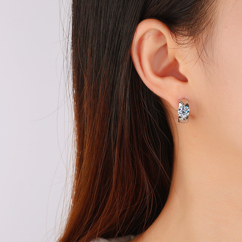 S925Sterling Silver Moissanite Diamond Pattern Small Chanel Style Earrings Fashion High-end Moissanite Diamond Jewelry Four-prong Stud Earrings Wholesale